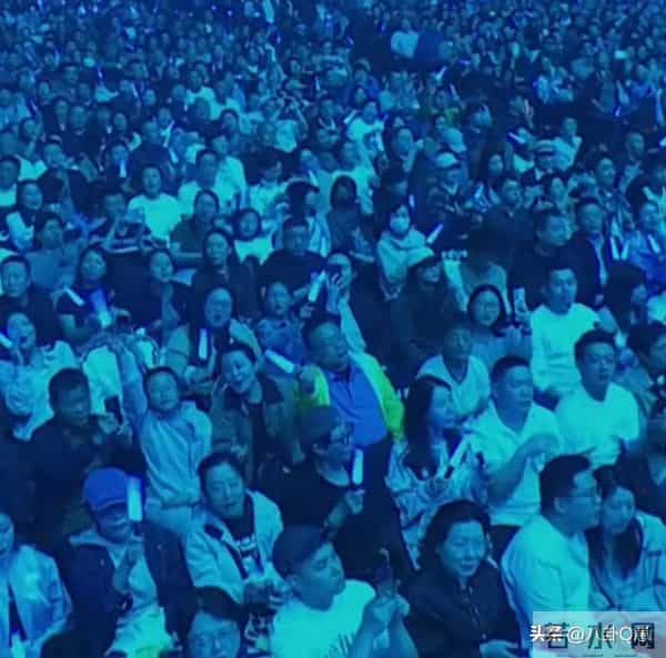 贪污上亿、假慈善？被实名举报的韩红，为何在演唱会上忍不住痛哭