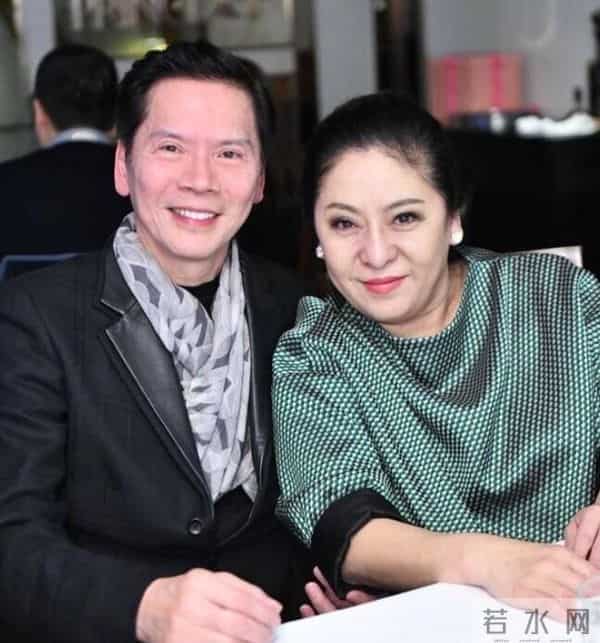 子女敢去美国?向太直接放下狠话:家产全捐,一毛不留!