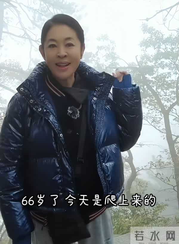 66岁倪萍回应整容传闻,曾卧床3年不动, 如今徒步上山令人羡慕