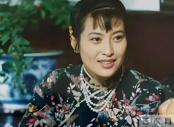 原来他们是夫妻,恩爱四十年零绯闻,如今靠《四喜》又火了