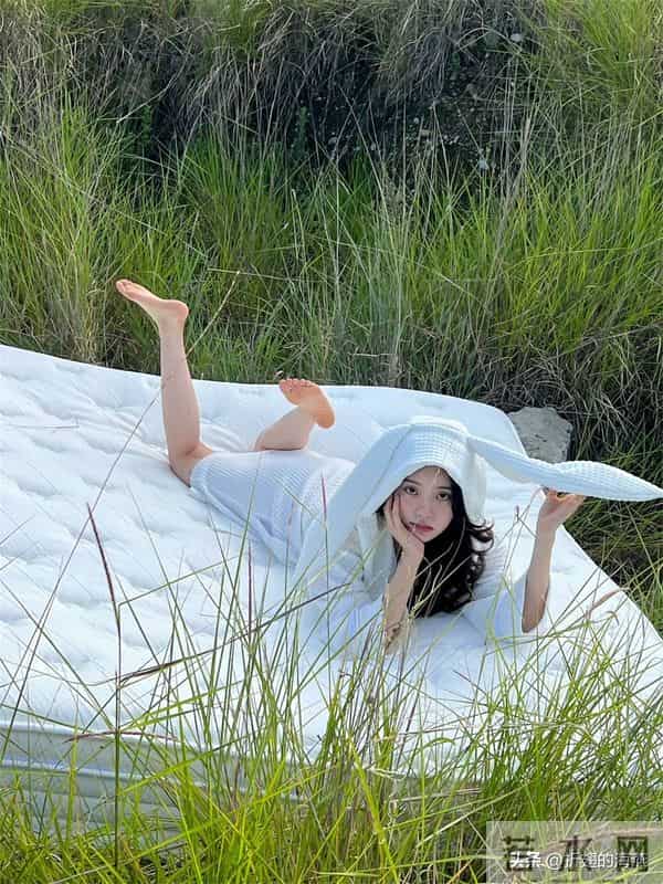 欧阳娜娜光脚丫美腿美图集