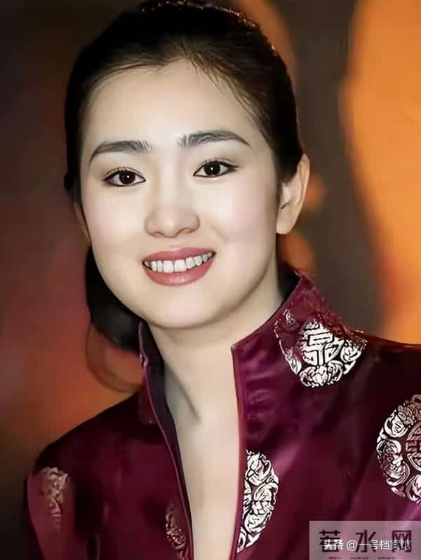 老到不敢认？59岁的巩俐近况尽显老态，印证了张艺谋当初的选择