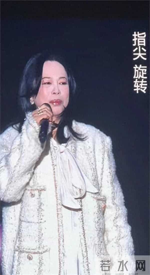 57岁黄绮珊疑似胖到180斤双下巴身材臃肿两年前90斤减肥反弹严重