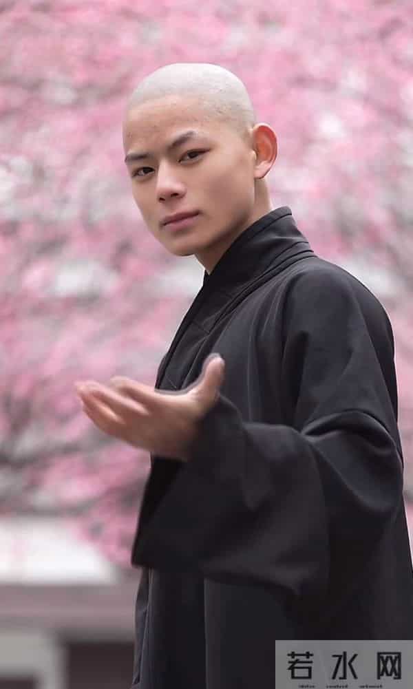 官方报道！李连杰脱衣辟谣“换心脏”传闻，原来我们都被骗了