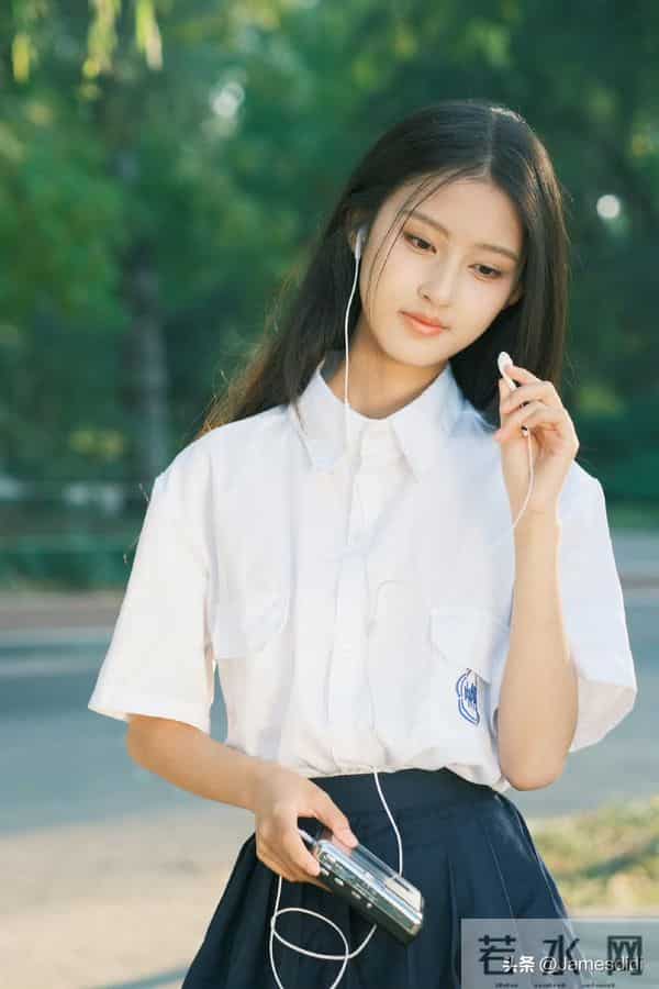 美人胚子 张婉儿 且自带仙气的 妈生脸 精致五官如小巧琼鼻 标志性梨涡