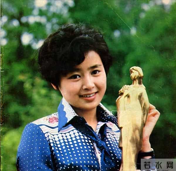 与前夫张建亚分开后,68岁张瑜无儿无女,晚年孤苦无依让人泪目