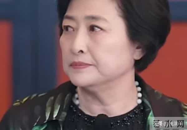 原来他们是夫妻,恩爱四十年零绯闻,如今靠《四喜》又火了