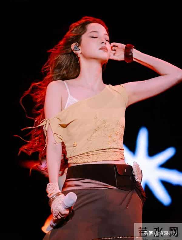 欧阳娜娜不愧是留洋回来的穿衣就是要开放些