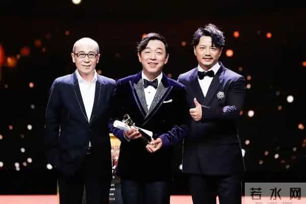 被“发腮”的张一山惊艳，33岁终于长开，网友：杨紫得避嫌了