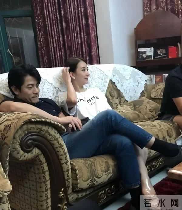 方媛自曝坐月子很难熬，关节疼腰背酸，超一周不洗头还脱发