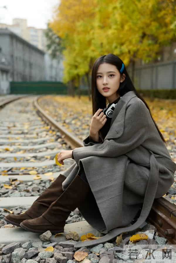 美人胚子 张婉儿 且自带仙气的 妈生脸 精致五官如小巧琼鼻 标志性梨涡