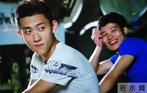 被“发腮”的张一山惊艳，33岁终于长开，网友：杨紫得避嫌了