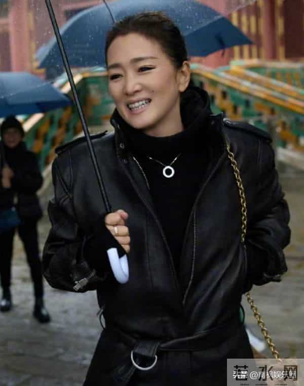 这一夜，59岁巩俐秒了41岁朱珠，不要怀疑任何一张演电影女主的脸