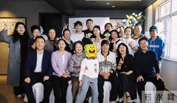 baby送黄晓明家外甥金手镯!小海绵帮忙牵线,表弟媳发文感谢baby