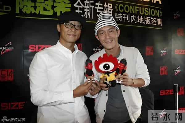 陈冠希与华谊董事长的妻子，在日本街头忘情拥吻，一时间激起了千层浪！