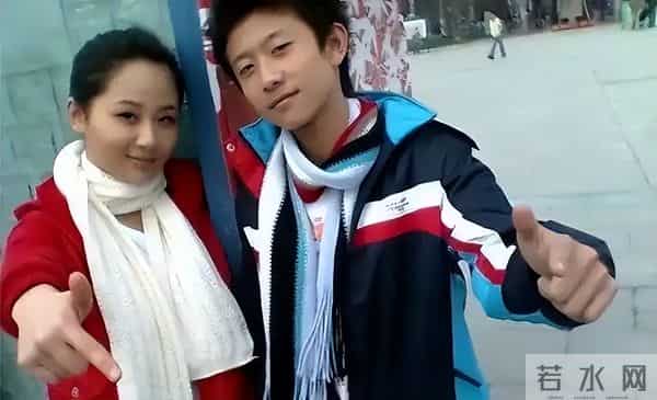 被“发腮”的张一山惊艳，33岁终于长开，网友：杨紫得避嫌了