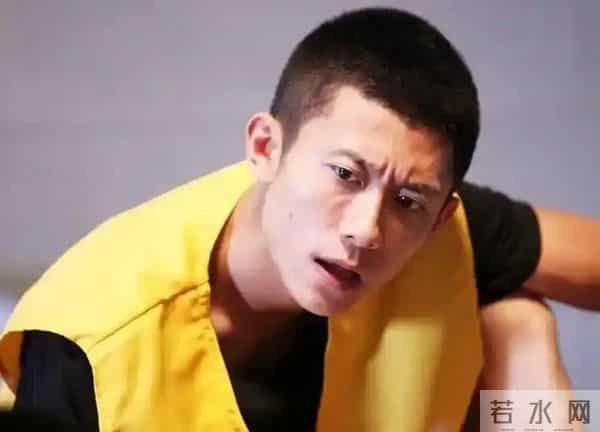 被“发腮”的张一山惊艳，33岁终于长开，网友：杨紫得避嫌了