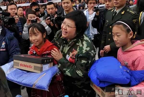 贪污上亿、假慈善？被实名举报的韩红，为何在演唱会上忍不住痛哭