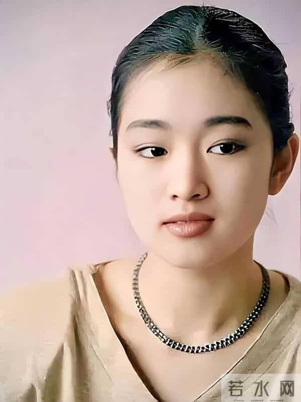 卡地亚这一夜,人情世故、江湖地位,在巩俐身上体现得淋漓尽致