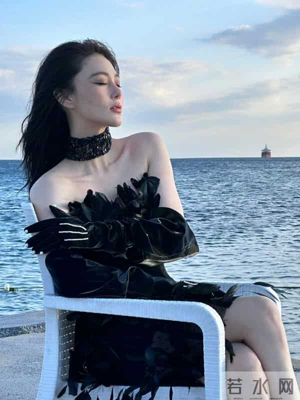 张馨予裸足美照