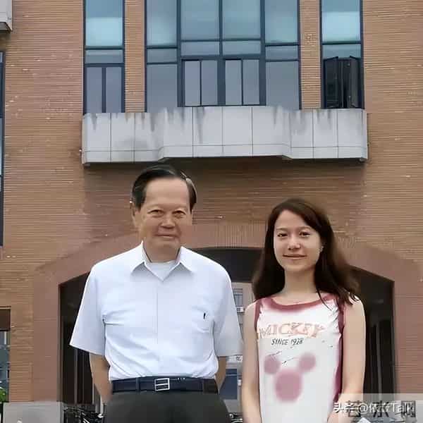 49岁翁帆入职清华被嘲查无此人，校方曝关键信息，网友纷纷打脸