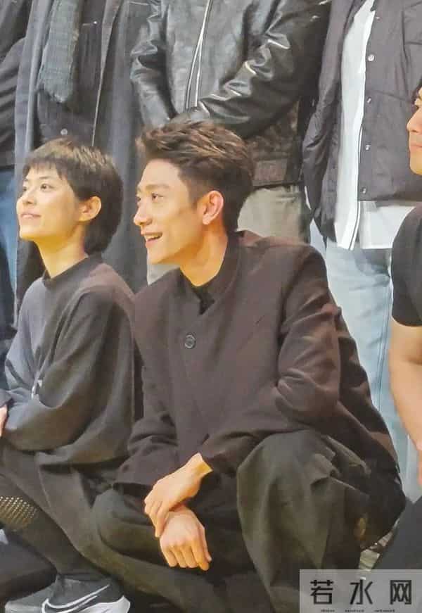 被“发腮”的张一山惊艳，33岁终于长开，网友：杨紫得避嫌了