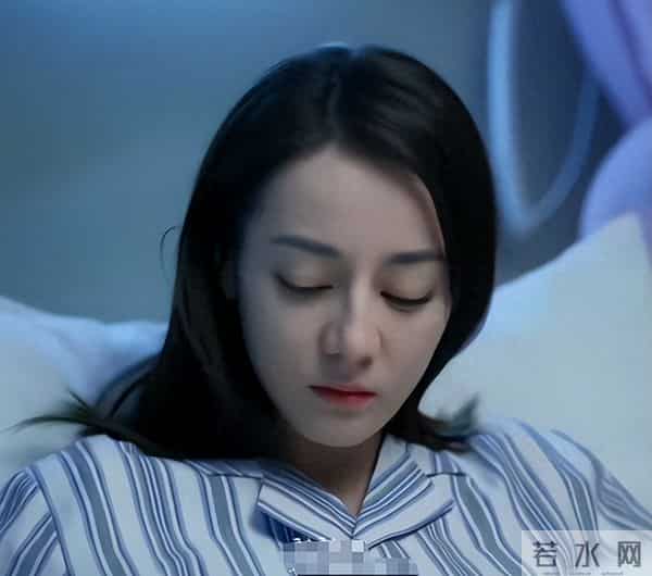 钱再多有什么用？迪丽热巴病情重到连夜停工，路透面色惨白瘦脱相