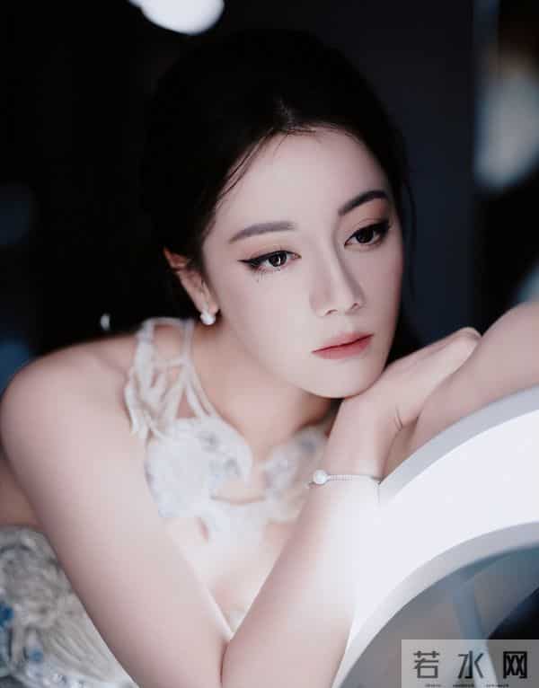 钱再多有什么用？33岁迪丽热巴的现状，给所有年轻女性提了个醒