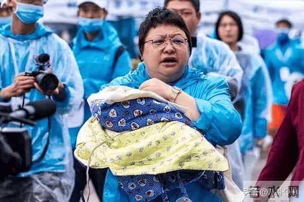 贪污上亿、假慈善？被实名举报的韩红，为何在演唱会上忍不住痛哭