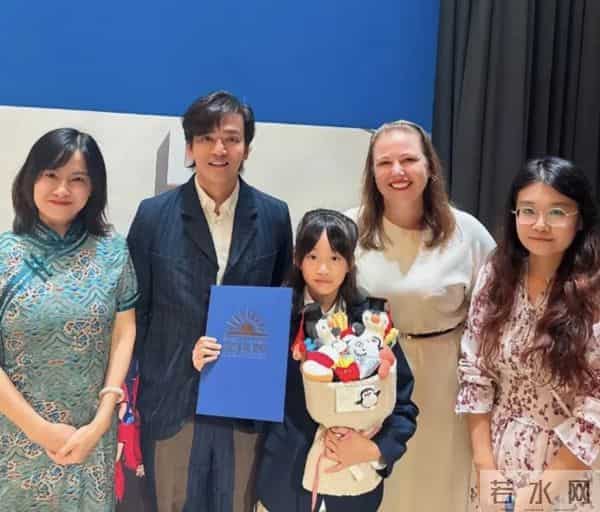 香港知名男星近况曝光！出席活动眼睛浮肿，面部僵硬被指整容过度