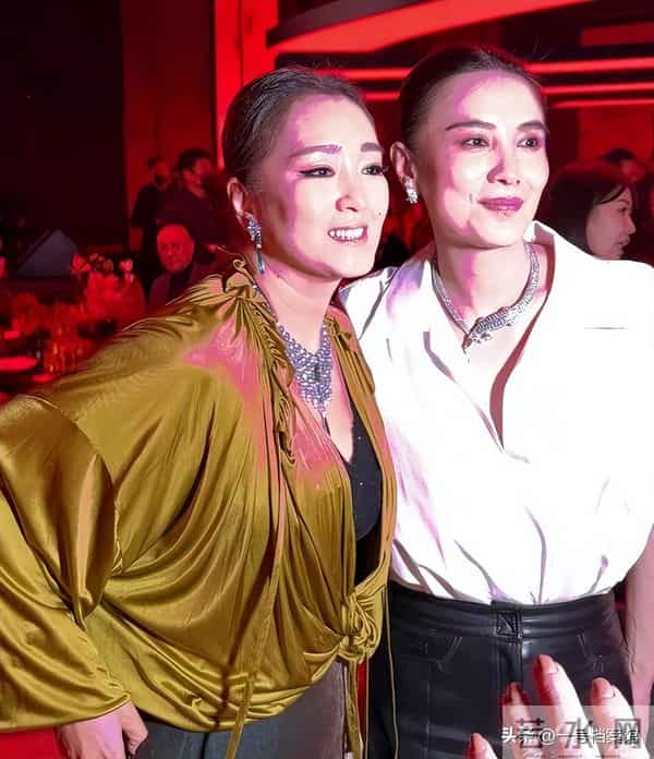 老到不敢认？59岁的巩俐近况尽显老态，印证了张艺谋当初的选择