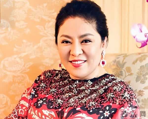 子女敢去美国?向太直接放下狠话:家产全捐,一毛不留!