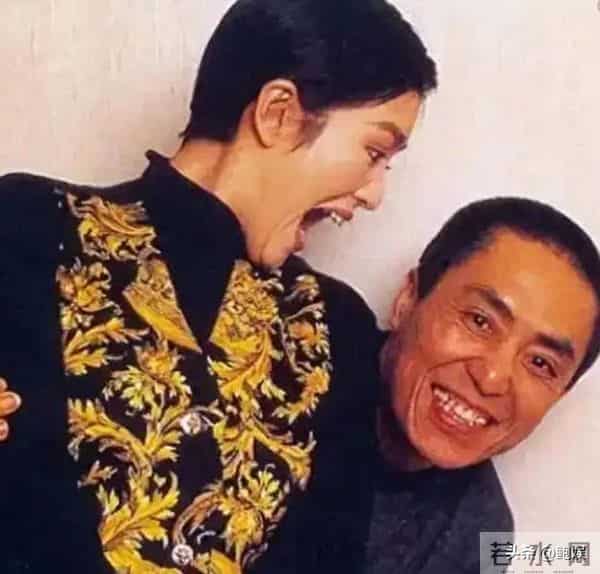 与张艺谋分手30年后，巩俐现身晚年老态突显，如今的两人胜负已分