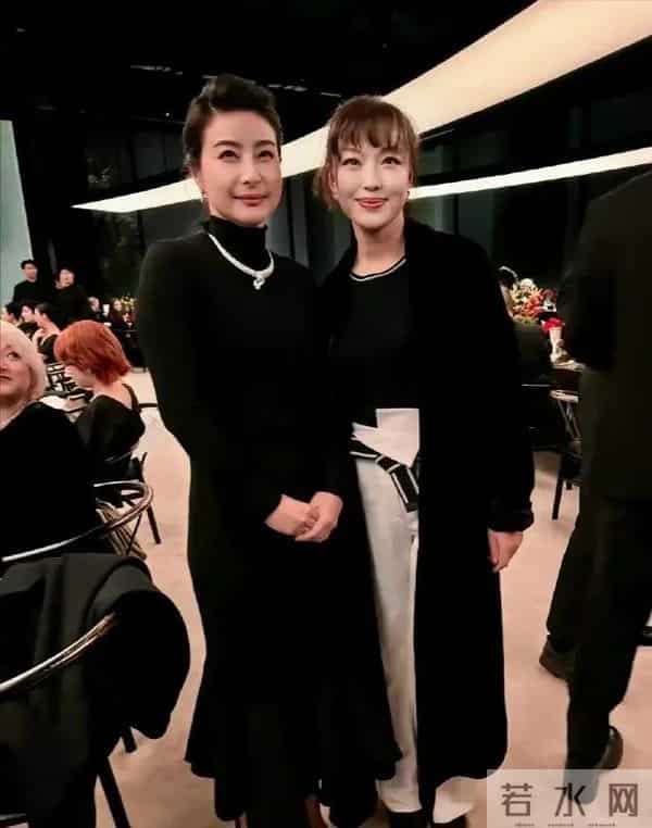 这一夜,露肩装的那英,深V领的朱珠,都输给了全裹出镜的郭晶晶