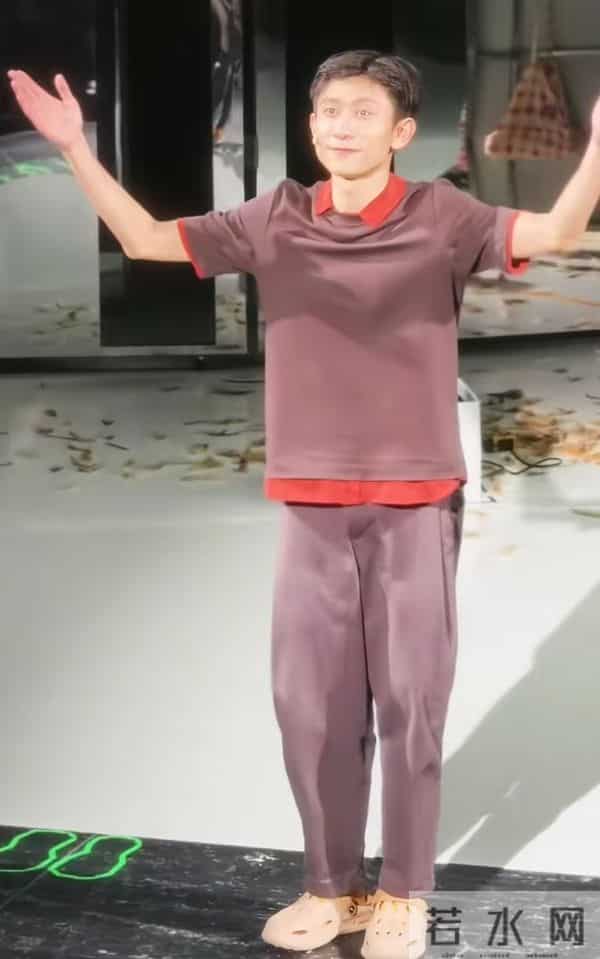 被“发腮”的张一山惊艳！33岁终于长开，尽显京爷范，遗憾有点矮