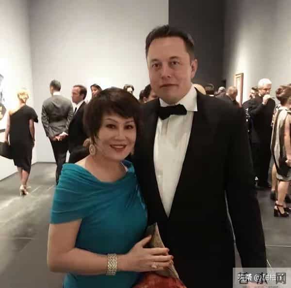 79岁化妆品皇后靳羽西,只找男友不结婚,身价40亿喜欢亮色搭配