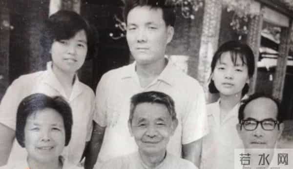 被要求滚出主持界，沦为众矢之的，54岁央视主持董倩做错了什么