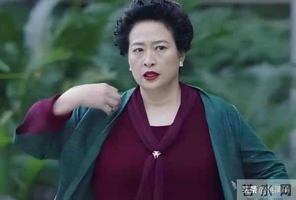 原来他们是夫妻,恩爱四十年零绯闻,如今靠《四喜》又火了