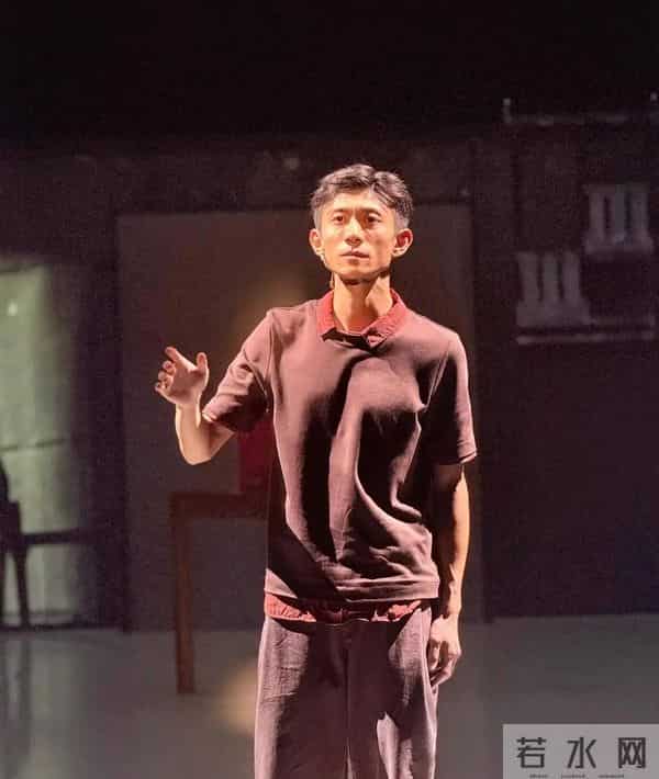 被“发腮”的张一山惊艳，33岁终于长开，网友：杨紫得避嫌了