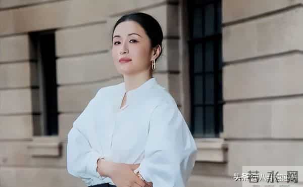 陪玩陪睡不满足!秦雯王家卫事闹大了,袭警捞人真相被曝,太丢脸