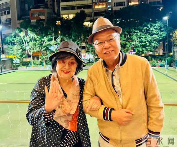 76岁香港著名女歌手的近况曝光，真的好久没见她露面