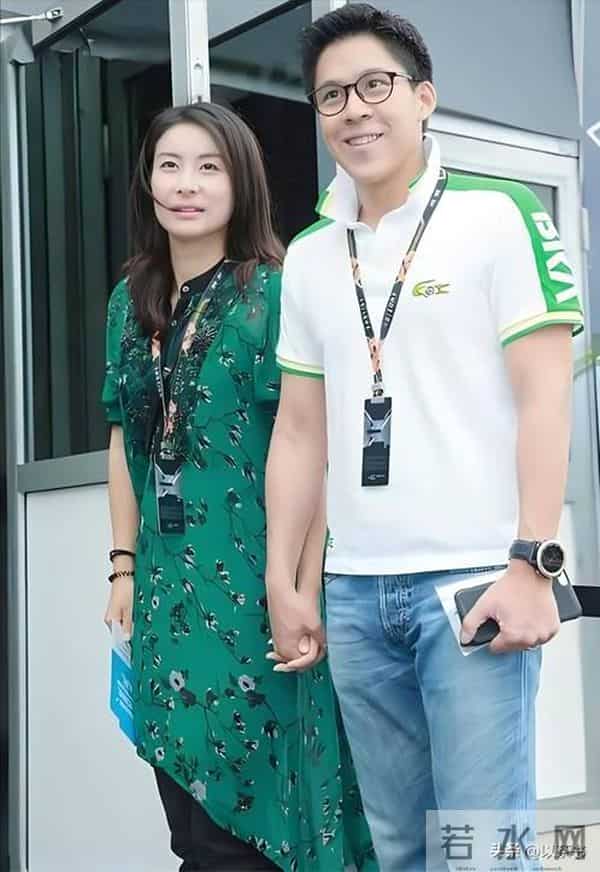 霍家人全运会为郭晶晶喝彩，霍启山与叔叔坐一起，为何不见霍启刚