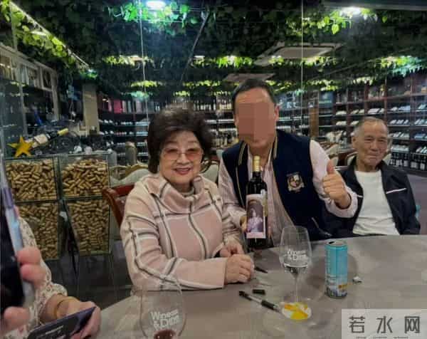 76岁香港著名女歌手的近况曝光，真的好久没见她露面