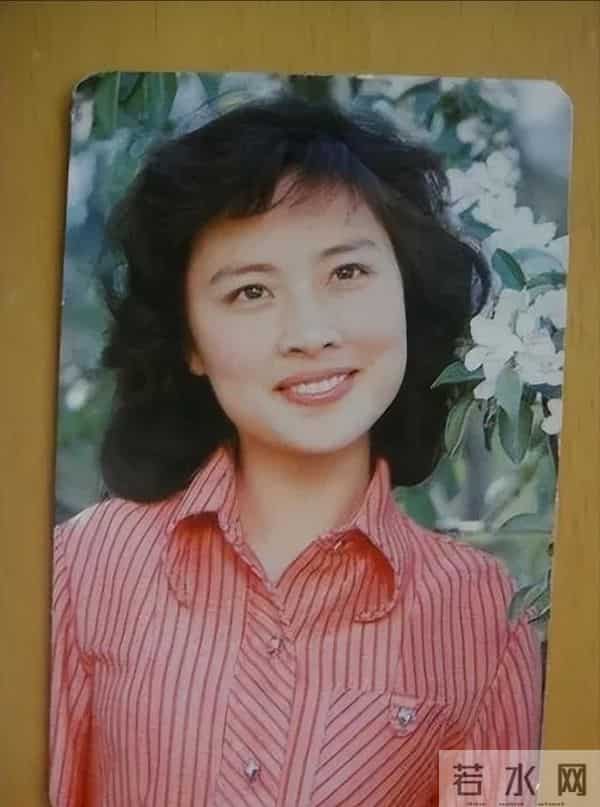 她一嫁演员祝延平,再嫁杜淳老爸杜志国,如今却与儿子相依为命