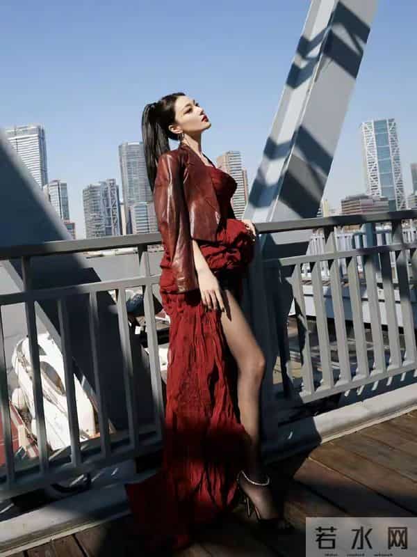 张馨予——烈焰红唇,火辣身材,性感黑丝