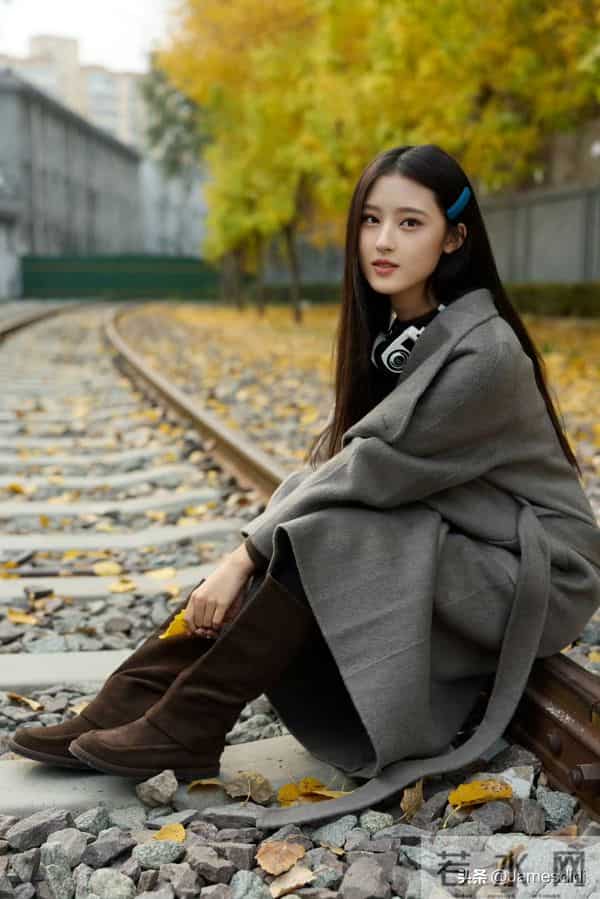 美人胚子 张婉儿 且自带仙气的 妈生脸 精致五官如小巧琼鼻 标志性梨涡