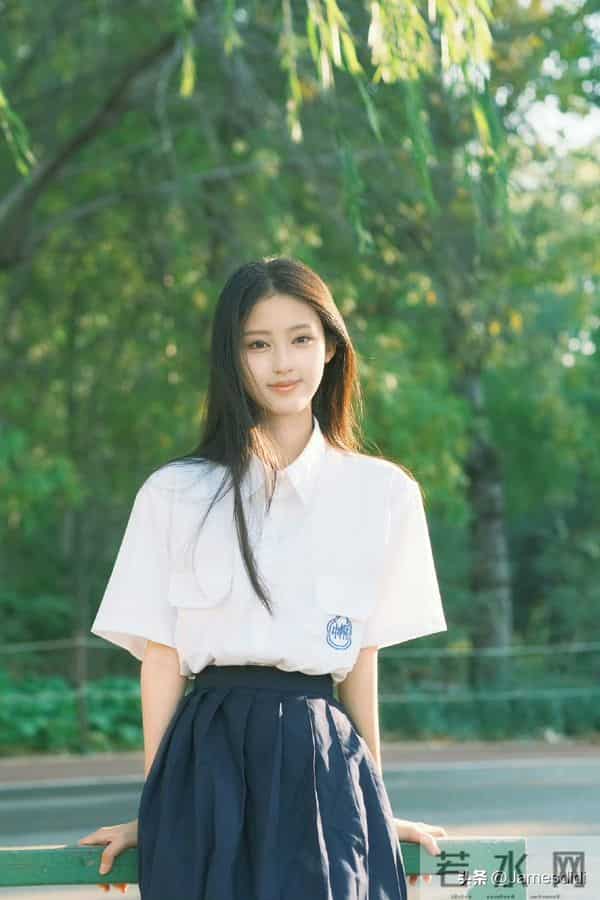 美人胚子 张婉儿 且自带仙气的 妈生脸 精致五官如小巧琼鼻 标志性梨涡