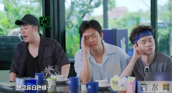 分手传闻12个月后，为陈赫庆生的鹿晗，戳穿了和关晓彤的真实处境