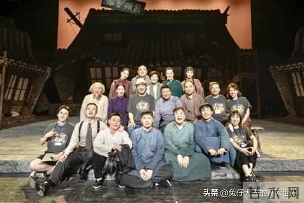 郭德纲武汉演话剧，月初回国，一直没闲着，说相声、唱戏忙不停