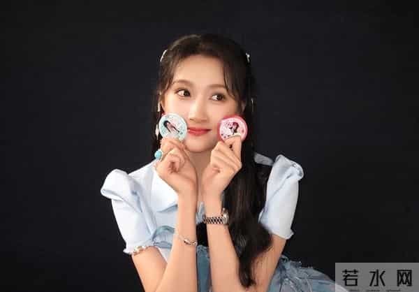 分手传闻仅7月,关晓彤高调官宣喜讯,全网恭喜,终于等到这一天